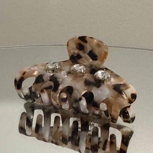 🆕J.  Crew Rhinestone Claw Hair Clip - Picture 1 of 16